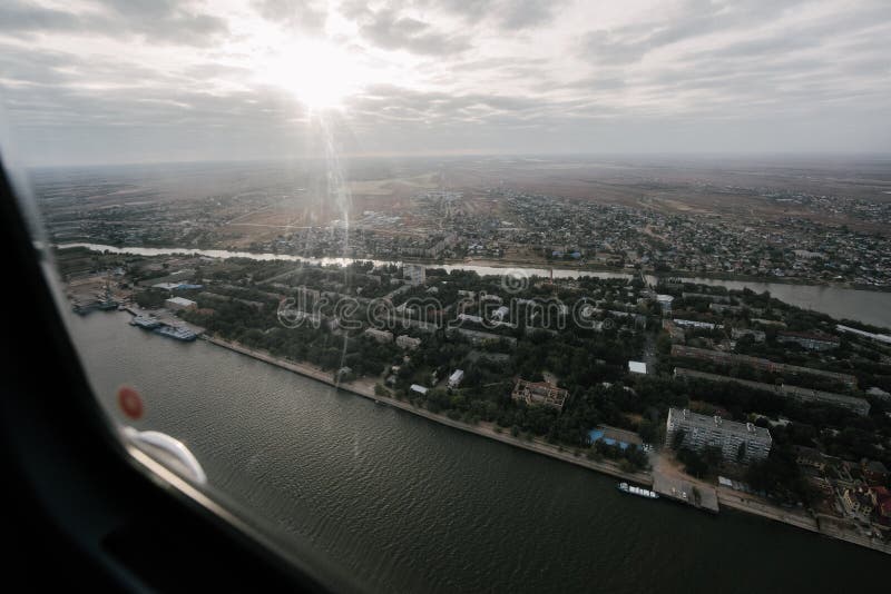 Vista de la ciudad en Rusia de un helicóptero imagenes de archivo Vista de la ciudad en Rusia de un helicóptero imagenes de archivo