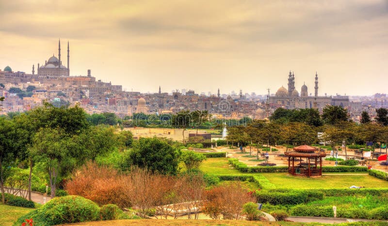 Vista de la ciudadela con Muhammad Ali Mosque de Al-Azhar Park foto de archivo libre de regalías