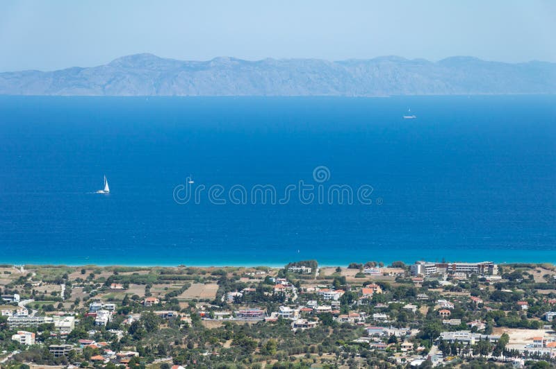 Vista de la costa de la isla de Rodas y del mar Egeo desde la montaÃ±a de Filerimos