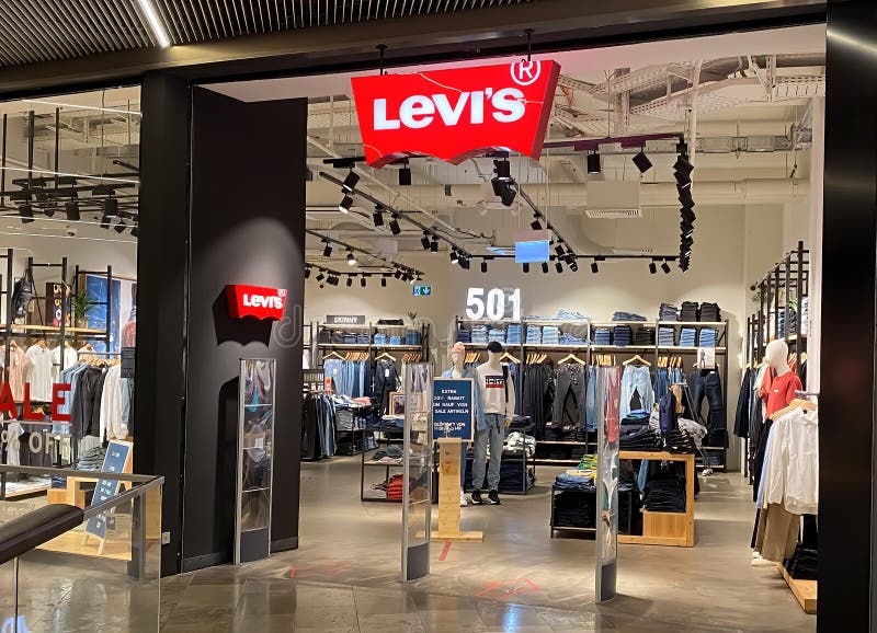 Vista De La Entrada a Tienda Con El Logotipo De Los Jeans Levis En El Centro Comercial Alemán Foto archivo editorial - Imagen de manera, insignia: 225264333