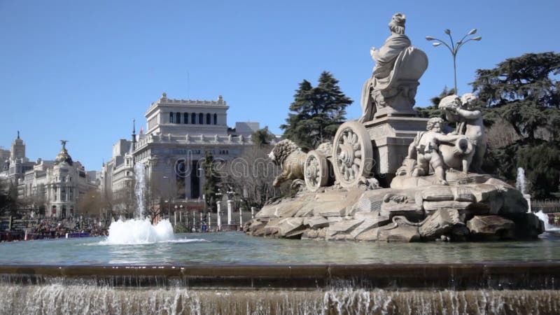 Vista de la fuente de cibeles en la plaza cibeles metrajes