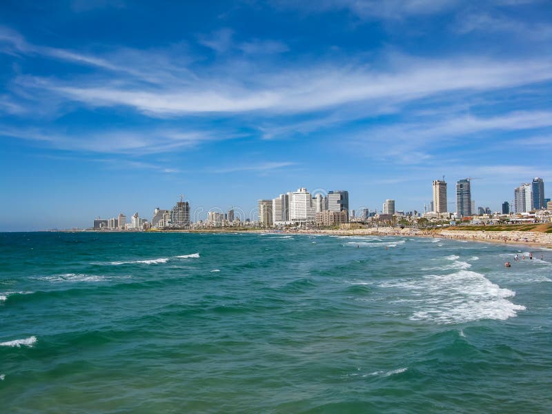 Vista de la playa de la ciudad en Tel Aviv en Israel fotos de archivo libres de regalías Vista de la playa de la ciudad en Tel Aviv en Israel fotos de archivo libres de regalías