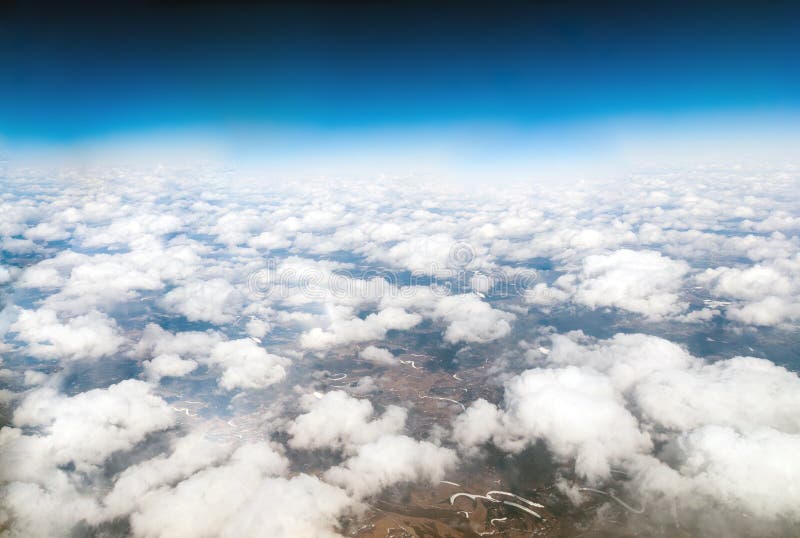 Vista de nuvens de cúmulo de cima de imagem de stock royalty free Vista de nuvens de cúmulo de cima de imagem de stock royalty free