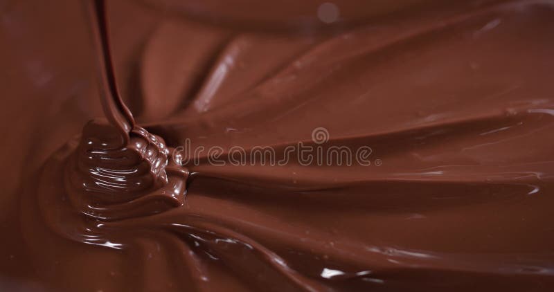 Vista de perto do chocolate rico fluido
