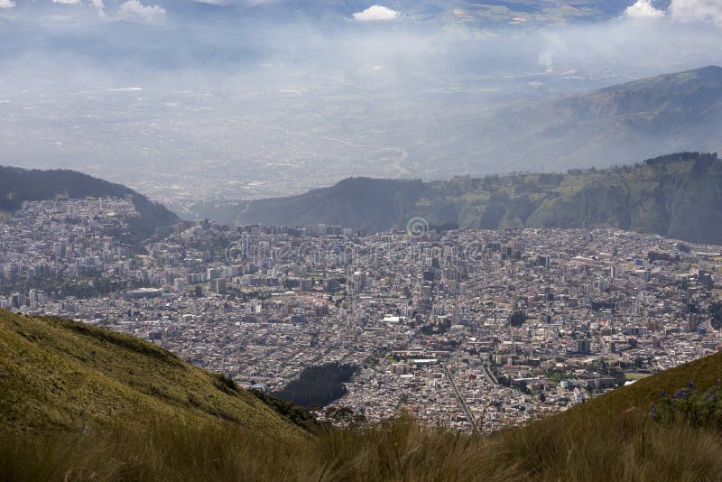 Vista de Quito, capital de Ecuador fotos de archivo libres de regalías Vista de Quito, capital de Ecuador fotos de archivo libres de regalías