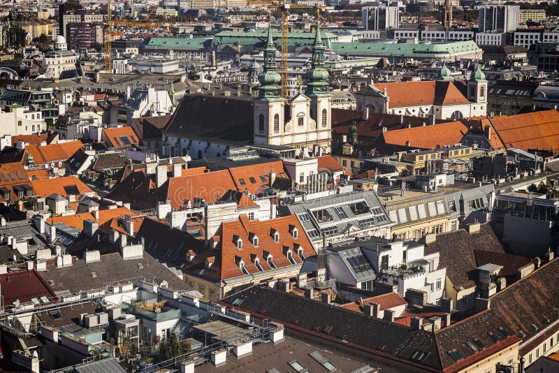 Vista de terraços do centro histórico da cidade de Viena, Áustria fotos de stock Vista de terraços do centro histórico da cidade de Viena, Áustria fotos de stock