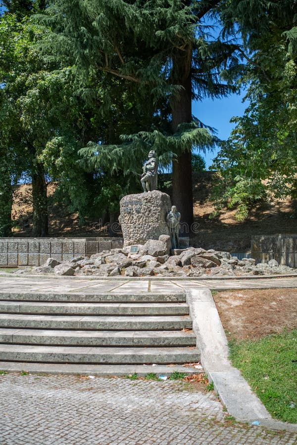 Vista de uma estátua monumental de viriatus viriathus da lusitânia