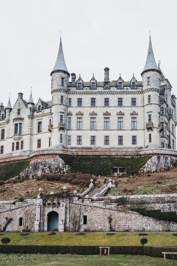 Vista del castillo de Dunrobin en Golspie, Escocia foto de archivo libre de regalías Vista del castillo de Dunrobin en Golspie, Escocia foto de archivo libre de regalías