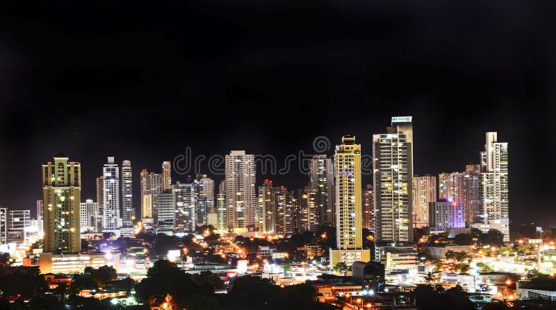 Vista del horizonte moderno de ciudad de Panamá fotografía de archivo