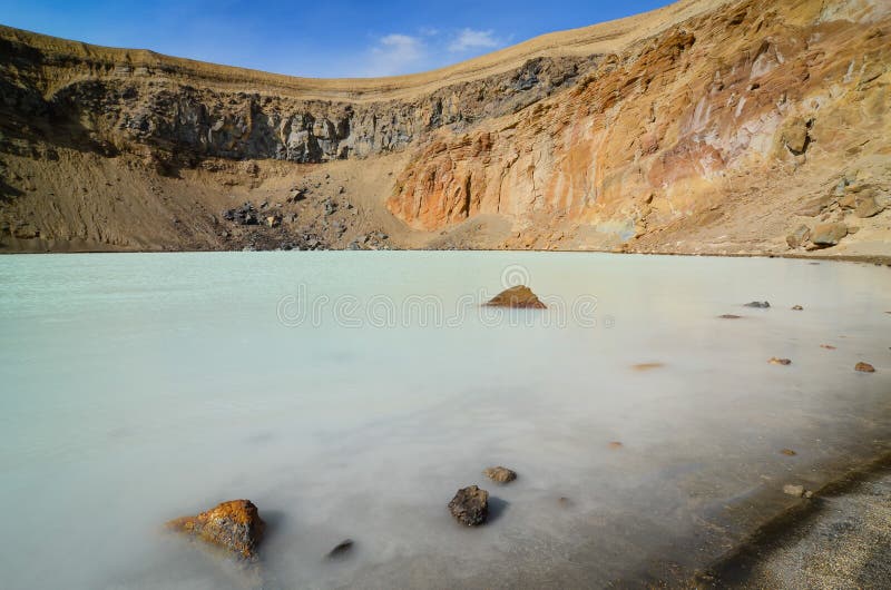 Vista del lago al cratere di Viti, Askja, Islanda fotografia stock