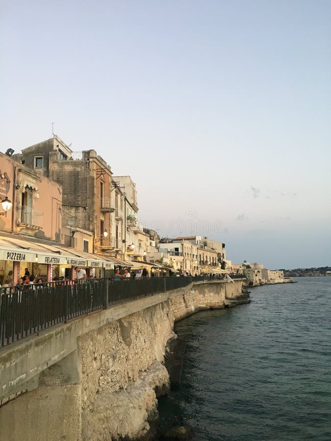 Vista del mare di Ortigia in Sicilia fotografia stock Vista del mare di Ortigia in Sicilia fotografia stock