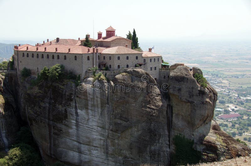 The Meteora monasteries are located at a very high altitude - up to 300 meters, and the highest point reaches 549 meters. Until 1920, only true climbers and desperate daredevils could get here. The only rope ladders were very wobbly and unreliable. The Meteora monasteries are located at a very high altitude - up to 300 meters, and the highest point reaches 549 meters. Until 1920, only true climbers and desperate daredevils could get here. The only rope ladders were very wobbly and unreliable.