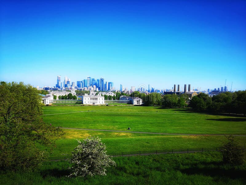 Vista del parque de Greenwich, de la casa del Queens y de Canary Wharf fotos de archivo Vista del parque de Greenwich, de la casa del Queens y de Canary Wharf fotos de archivo