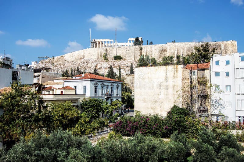 Vista del Parthenon en la colina de la acrópolis, Atenas, Grecia fotografía de archivo Vista del Parthenon en la colina de la acrópolis, Atenas, Grecia fotografía de archivo