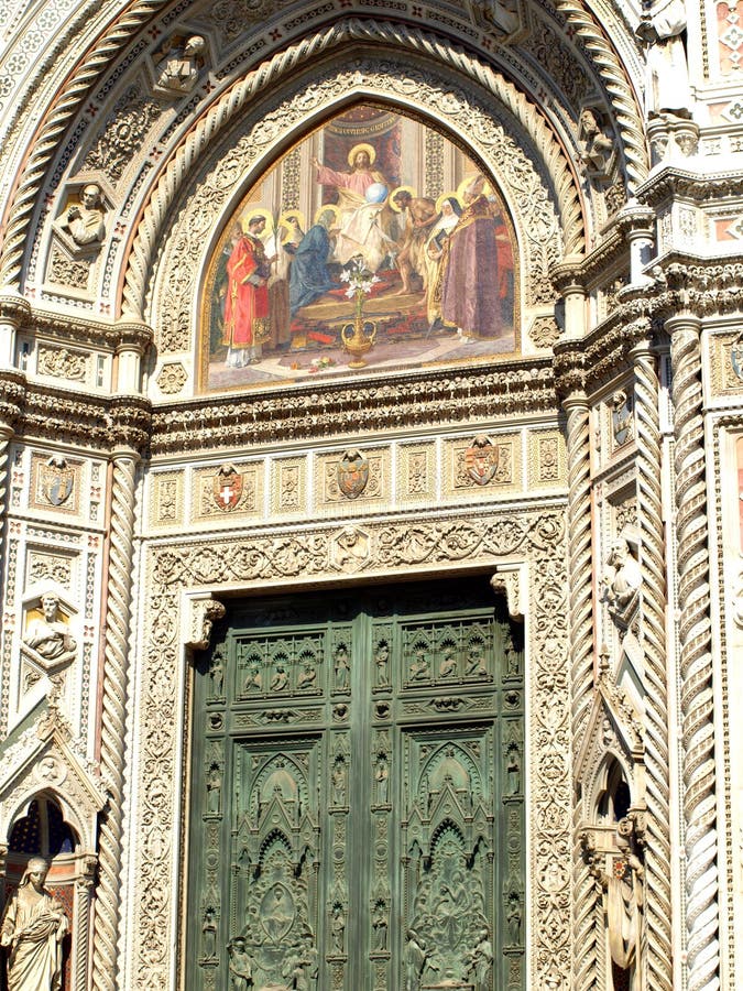 Vista del portal de la bóveda en Florencia, Italia