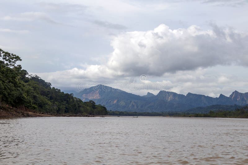 Vista del río de Beni y de la selva tropical del parque nacional de Madidi en el lavabo superior del río Amazonas en Bolivia, Sur imagenes de archivo Vista del río de Beni y de la selva tropical del parque nacional de Madidi en el lavabo superior del río Amazonas en Bolivia, Sur imagenes de archivo