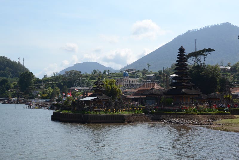 Vista Del Tempio Di Ulun Danu Beratan In Bali  Fotografia 