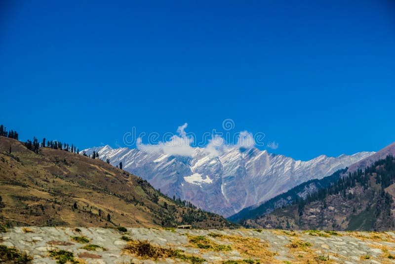 Vista dell'Himalaya dalla strada, manali del ladakh del leh di Himachal di turismo, India fotografia stock Vista dell'Himalaya dalla strada, manali del ladakh del leh di Himachal di turismo, India fotografia stock