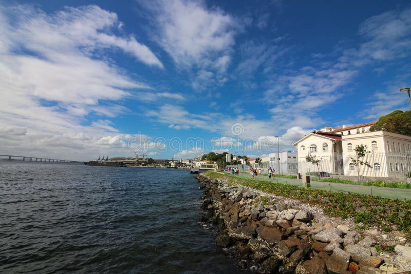 Vista della baia di Guanabara e del ponte diRio-Niteroi fotografia stock libera da diritti