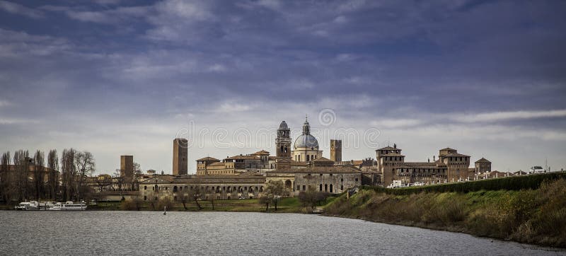 Vista della città di Mantova, Italia fotografia stock Vista della città di Mantova, Italia fotografia stock