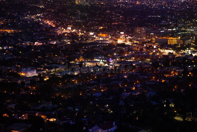 Vista della città di notte di LA da Griffith Observatory immagini stock Vista della città di notte di LA da Griffith Observatory immagini stock
