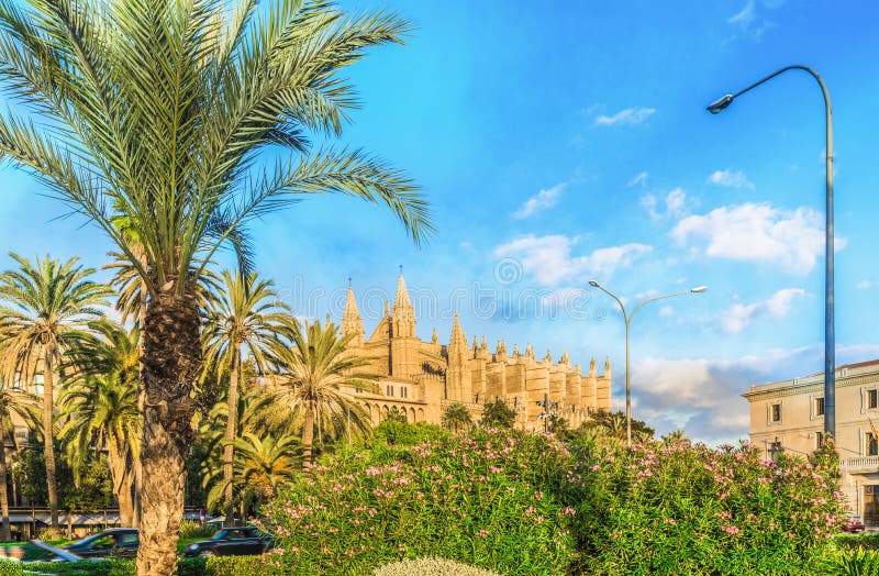 Vista della La Seu della cattedrale in Palma de Mallorca, Spagna immagini stock libere da diritti Vista della La Seu della cattedrale in Palma de Mallorca, Spagna immagini stock libere da diritti