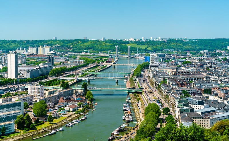 Vista della Senna a Rouen, Francia fotografia stock libera da diritti Vista della Senna a Rouen, Francia fotografia stock libera da diritti