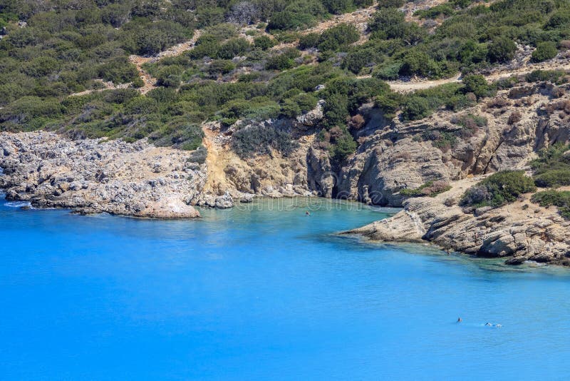 Vista della spiaggia sull'isola di Creta La Grecia immagini stock libere da diritti Vista della spiaggia sull'isola di Creta La Grecia immagini stock libere da diritti