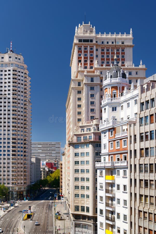 Vista della via Calle de la Princesa a Madrid, Spagna fotografia stock libera da diritti Vista della via Calle de la Princesa a Madrid, Spagna fotografia stock libera da diritti