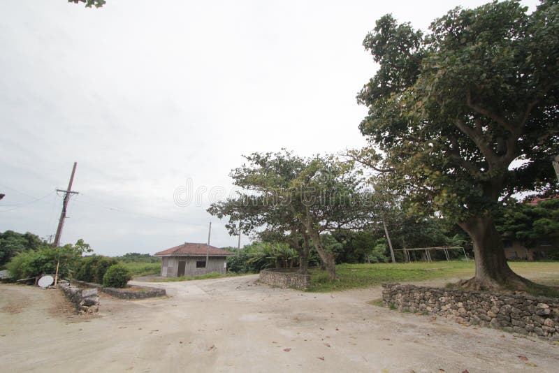 Vista della via di Ishigaki nel Giappone immagine stock libera da diritti Vista della via di Ishigaki nel Giappone immagine stock libera da diritti