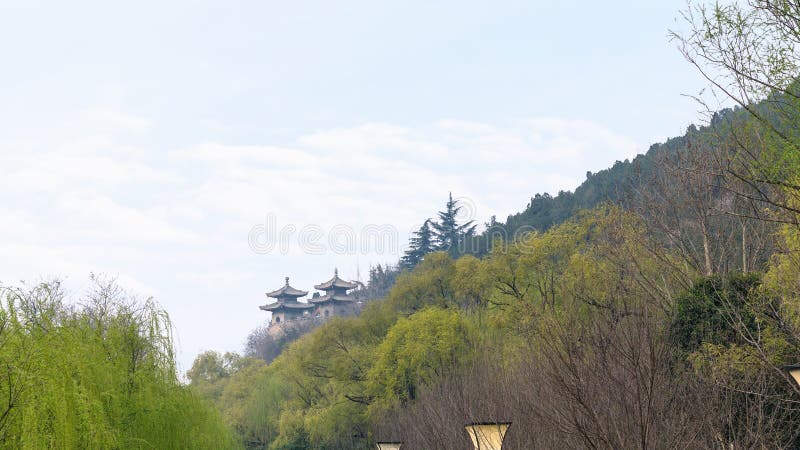 vista delle pagode in giardino verde fotografia stock vista delle pagode in giardino verde fotografia stock