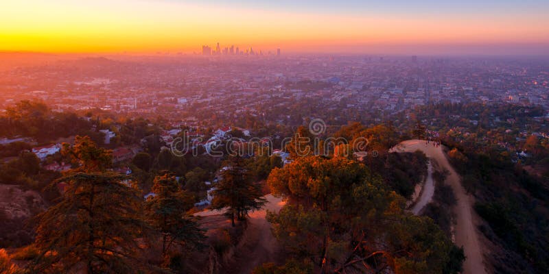 Vista di alba da Griffith Observatory immagini stock libere da diritti Vista di alba da Griffith Observatory immagini stock libere da diritti