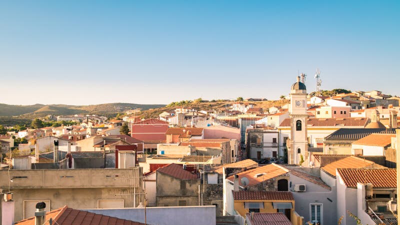 Vista di Carloforte, San Pietro Island, Sardegna, Italia fotografia stock libera da diritti Vista di Carloforte, San Pietro Island, Sardegna, Italia fotografia stock libera da diritti