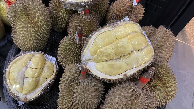 Vista di chiusura di una pila di frutti duri freschi e maturi immagini stock