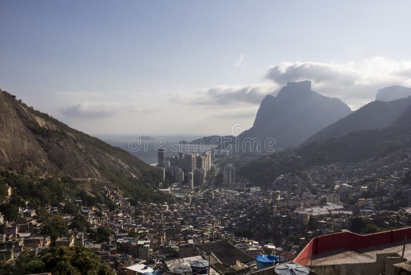Vista di Favela da Rocinha in Rio de Janeiro immagine stock libera da diritti Vista di Favela da Rocinha in Rio de Janeiro immagine stock libera da diritti