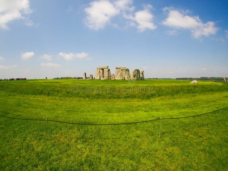 Vista di Fisheye di Stonehenge su Sunny Day immagini stock libere da diritti Vista di Fisheye di Stonehenge su Sunny Day immagini stock libere da diritti