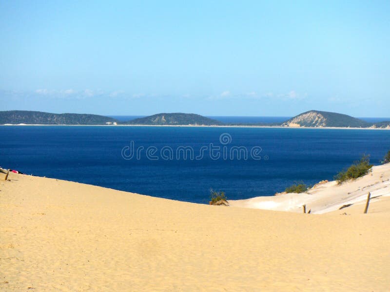 Vista di oceano del Queensland del sandblow di Carlo fotografia stock libera da diritti Vista di oceano del Queensland del sandblow di Carlo fotografia stock libera da diritti