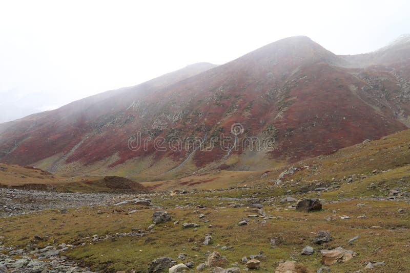 Vista di paesaggio sulla montagna immagini stock libere da diritti Vista di paesaggio sulla montagna immagini stock libere da diritti