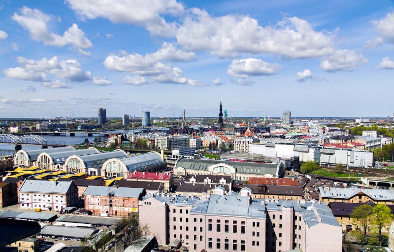 Vista di panorama della città di Riga, capitale della Lettonia immagini stock libere da diritti Vista di panorama della città di Riga, capitale della Lettonia immagini stock libere da diritti