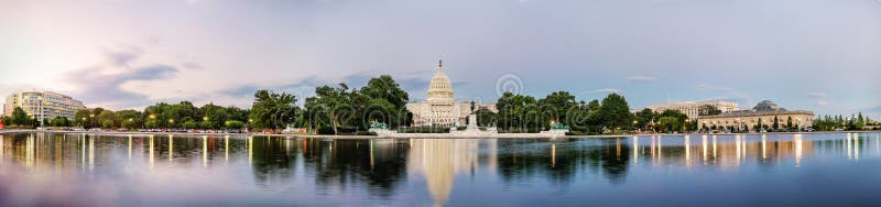 Vista di panorama della costruzione del Campidoglio degli Stati Uniti immagini stock libere da diritti Vista di panorama della costruzione del Campidoglio degli Stati Uniti immagini stock libere da diritti