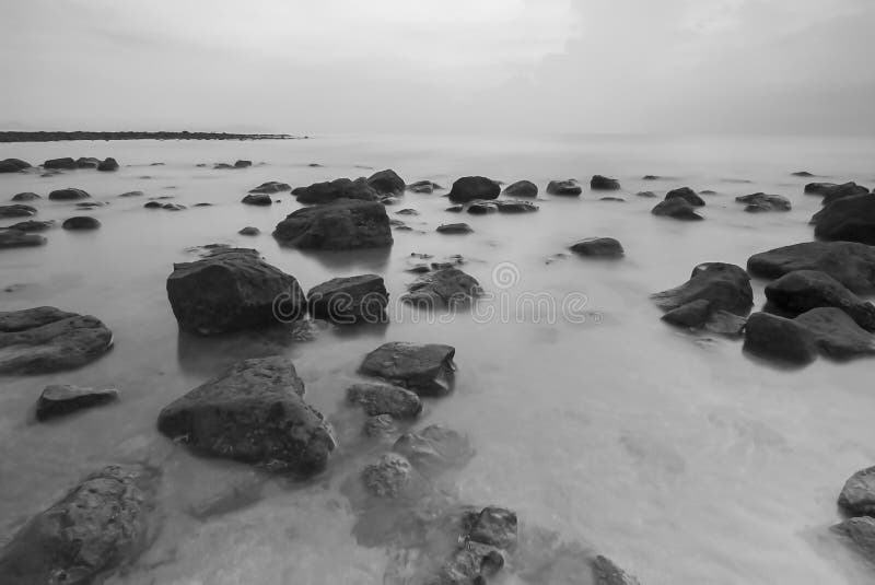 Vista di Snenic della spiaggia in Bali fotografia stock libera da diritti Vista di Snenic della spiaggia in Bali fotografia stock libera da diritti