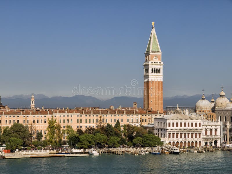 Vista di Venezia con il campanile