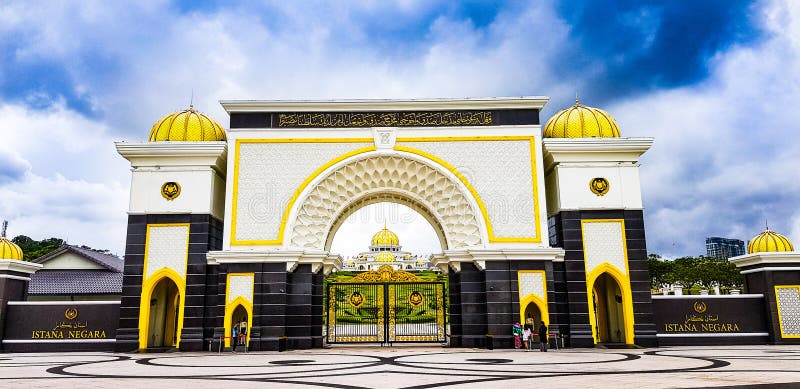 Vista dianteira do negara do istana, malaysia, 2017 fotografia de stock Vista dianteira do negara do istana, malaysia, 2017 fotografia de stock