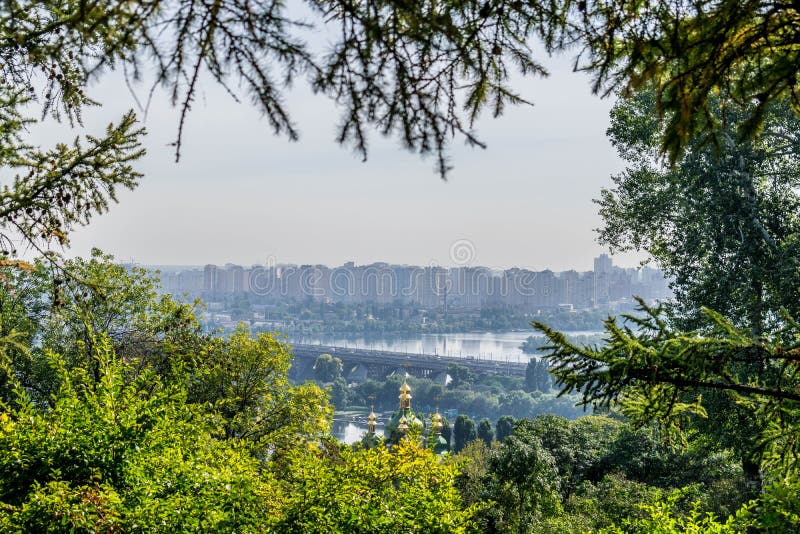 Vista do banco esquerdo de Kiev fotos de stock Vista do banco esquerdo de Kiev fotos de stock