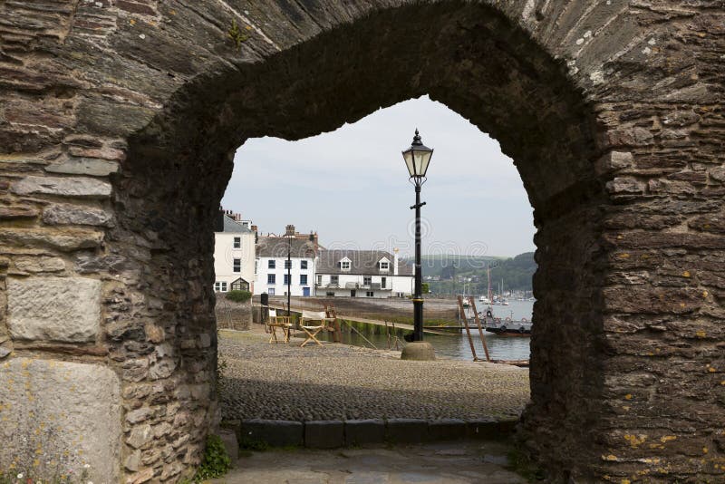 Vista do cais de Dartmouth, Devon, Reino Unido foto de stock Vista do cais de Dartmouth, Devon, Reino Unido foto de stock