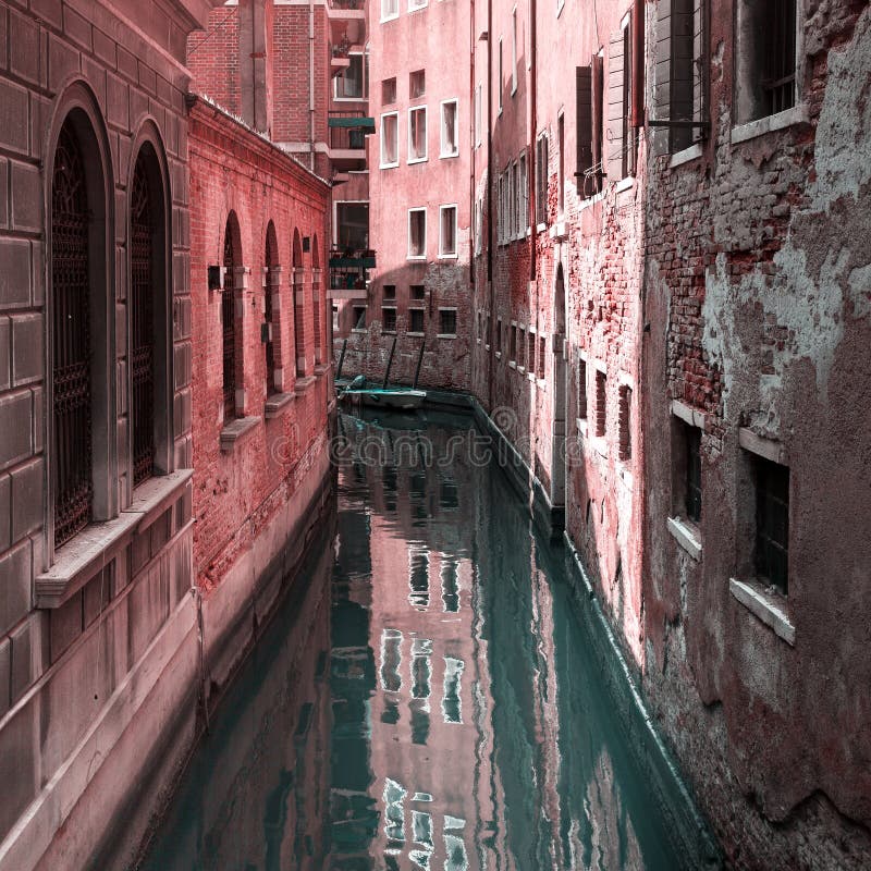 Vista do canal em Veneza, Itália Veneza é um destino popular do turista de Europa imagens de stock royalty free Vista do canal em Veneza, Itália Veneza é um destino popular do turista de Europa imagens de stock royalty free
