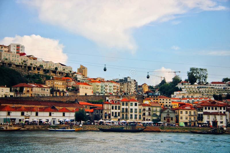 Vista do distrito de Vila Nova de Gaia em Porto imagem de stock Vista do distrito de Vila Nova de Gaia em Porto imagem de stock