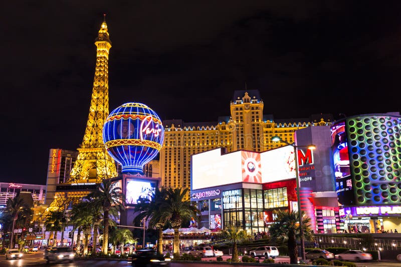 Vista do hotel e do casino de Paris Las Vegas na noite, LAS VEGAS, EUA imagens de stock Vista do hotel e do casino de Paris Las Vegas na noite, LAS VEGAS, EUA imagens de stock