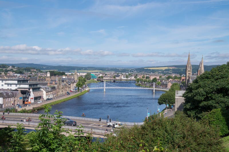 Vista do Ness do rio e do Inverness, Escócia fotos de stock Vista do Ness do rio e do Inverness, Escócia fotos de stock