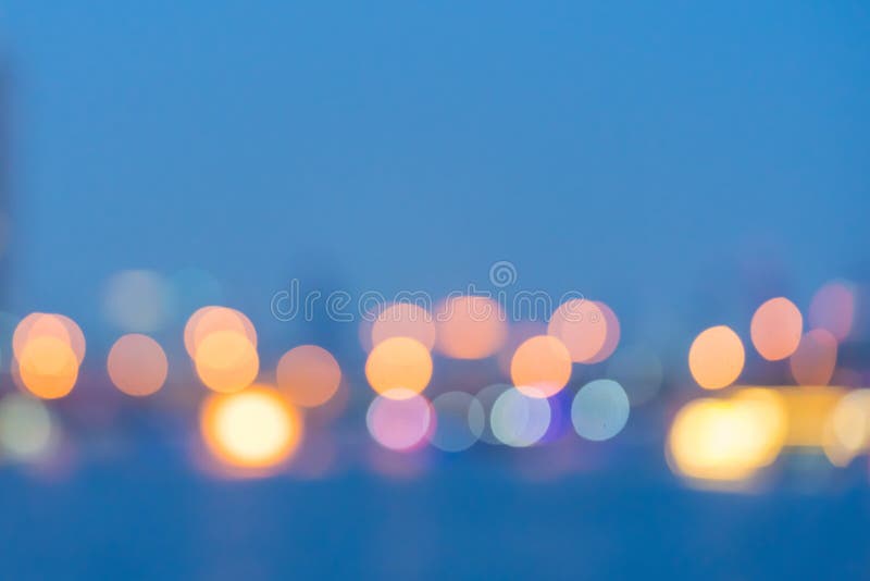 Vista do rio bangkok cityscape no tempo do crepúsculo turvo fotobiografia turva para fundo abstrato